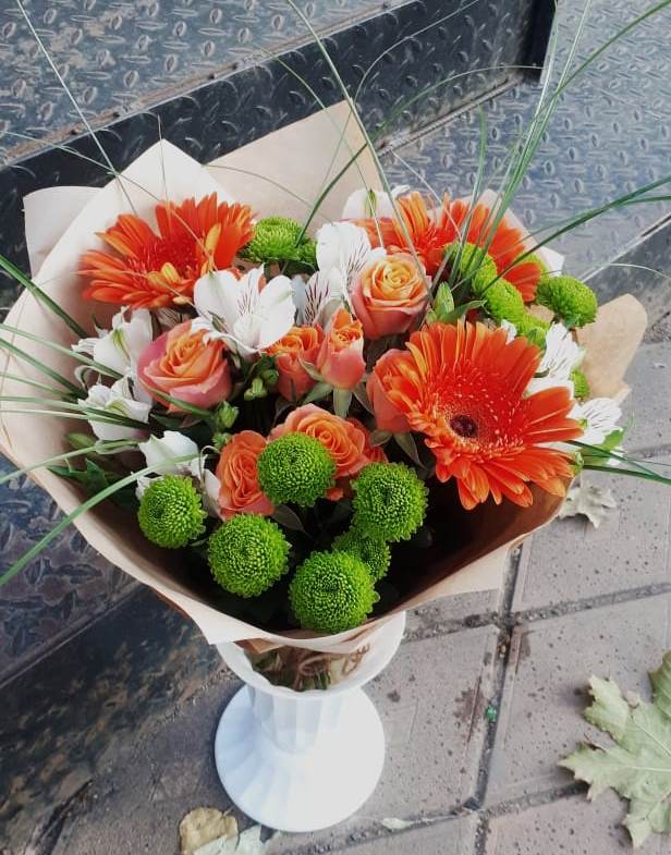 Букет цветов из: Герберы, Хризантемы, Альстромерии и Розы в Николаевске-на-Амуре
