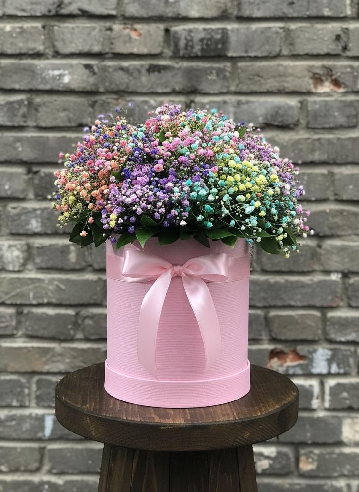 Цветочная композиция из Гипсофила и Розы в шляпной коробке в Николаевске-на-Амуре