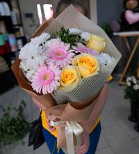 Букет цветов из:  Герберы, Розы и Хризантемы в Николаевске-на-Амуре