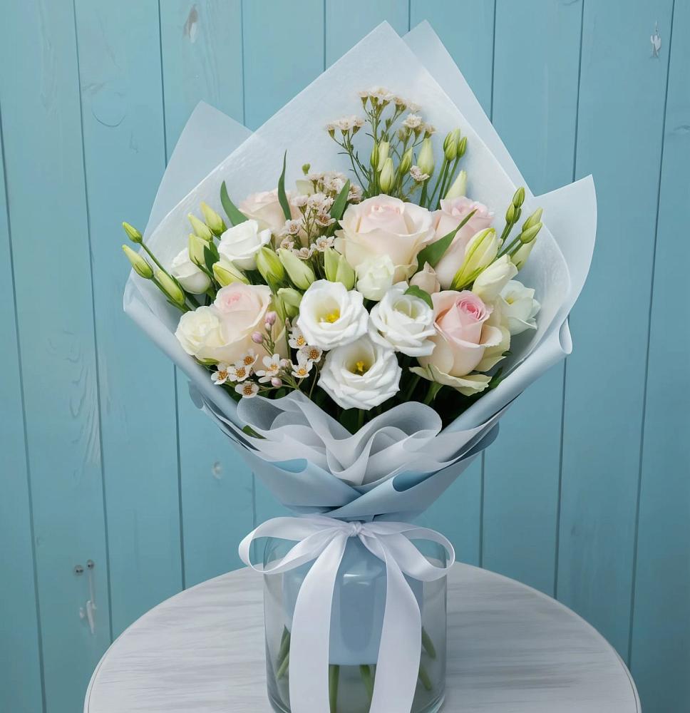 Букет цветов из: Розы и Лизиантусы в Николаевске-на-Амуре