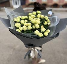 Букет Белые кустовые розы Солинеро в Николаевске-на-Амуре