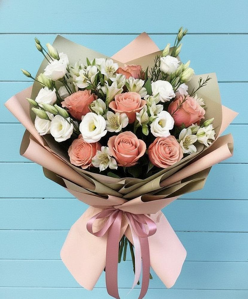Букет цветов из: Розы, Альстромерии и Лизиантусы в Николаевске-на-Амуре