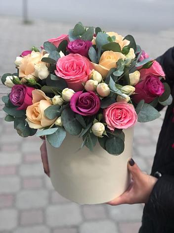 Цветочная композиция из Розы в шляпной коробке в Николаевске-на-Амуре