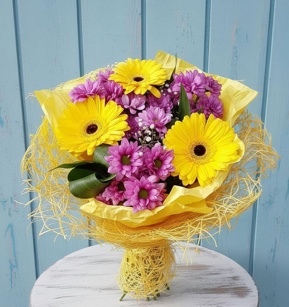 Букет цветов из: Хризантемы и Герберы в Николаевске-на-Амуре