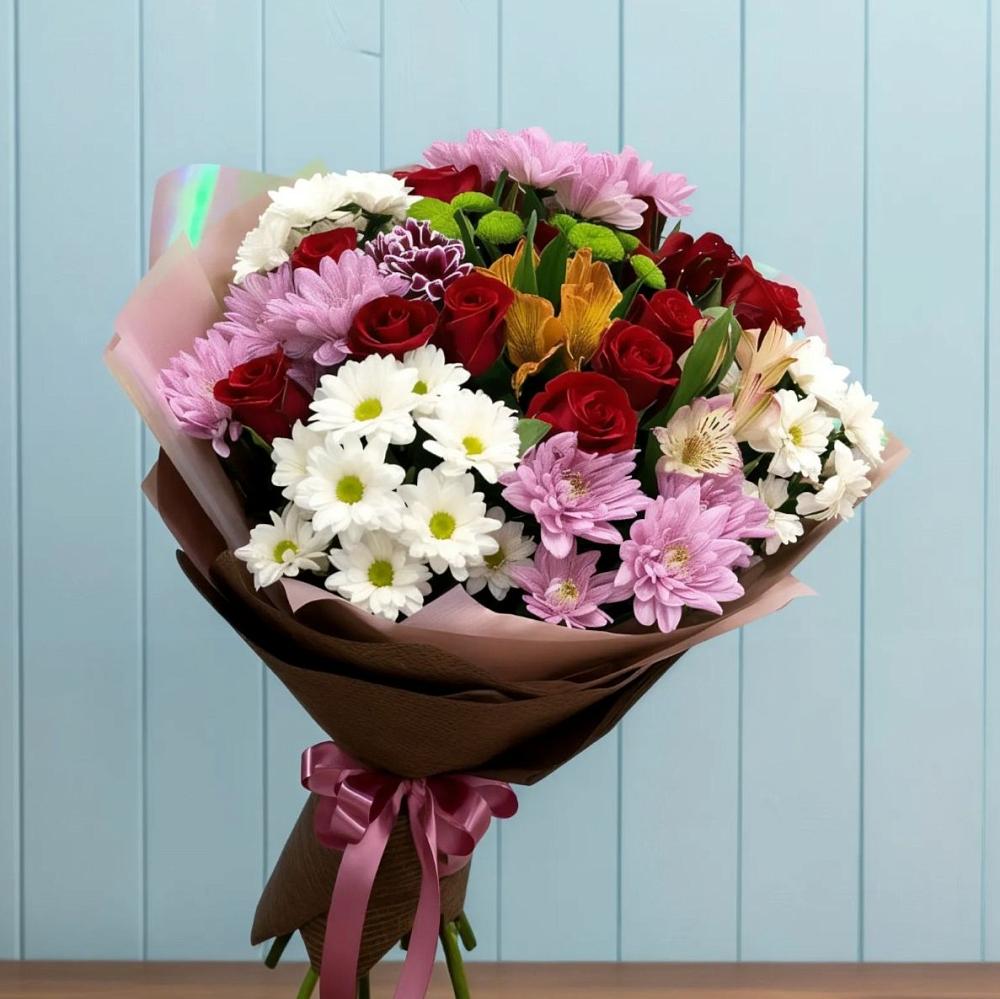 Букет цветов из: Розы, Хризантемы и Альстромерии в Николаевске-на-Амуре
