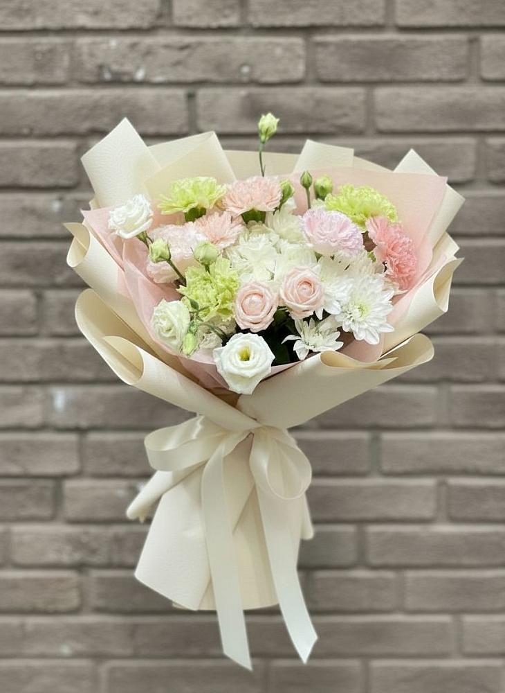 Букет цветов из: Гвоздики, Розы, Лизиантусы и Хризантемы в Николаевске-на-Амуре