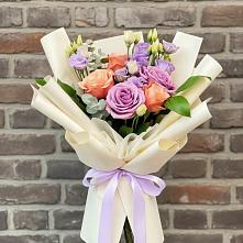 Букет цветов из:  Лизиантусы и Розы #REPLACE_PRED# Николаевске-на-Амуре