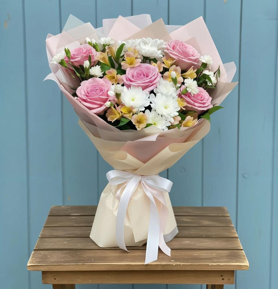 Букет цветов из: Гвоздики, Орхидеи и Розы в Николаевске-на-Амуре