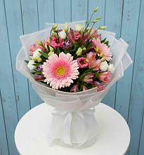 Букет цветов из:  Герберы, Альстромерии и Лизиантусы в Николаевске-на-Амуре