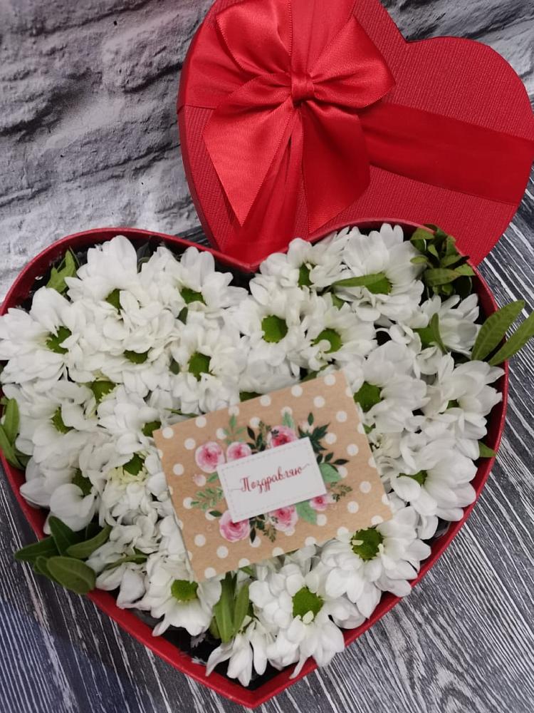 Цветочная композиция из Хризантемы в виде сердца в Николаевске-на-Амуре