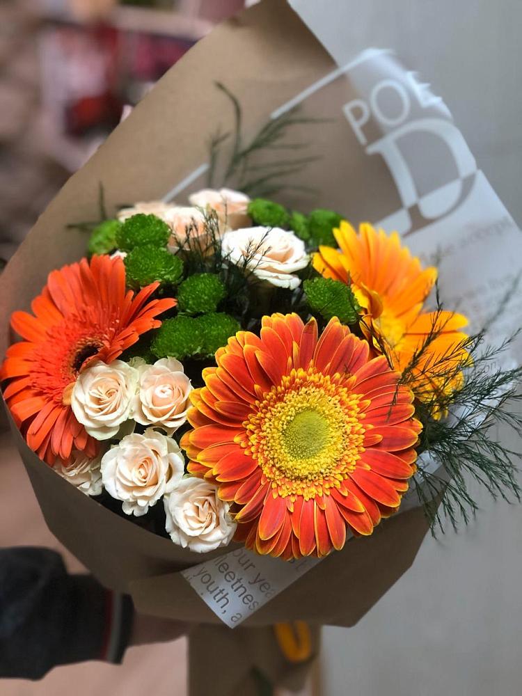 Букет цветов из: Герберы, Хризантемы и Розы в Николаевске-на-Амуре