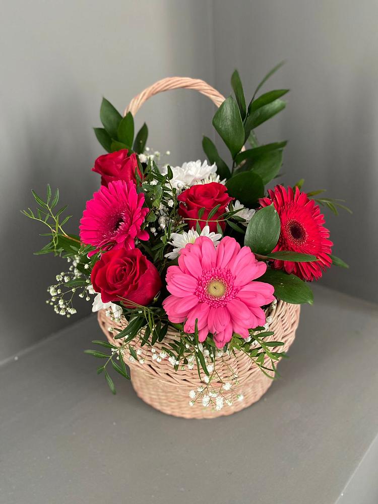Цветочная композиция из Розы, Хризантемы и Герберы в корзине в Николаевске-на-Амуре