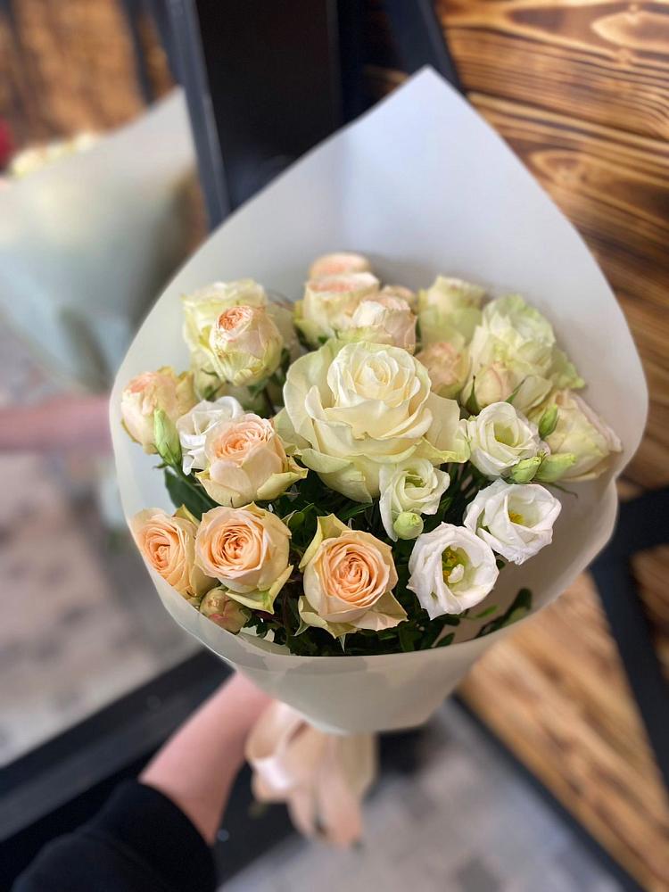 Букет цветов из: Розы и Лизиантусы в Николаевске-на-Амуре