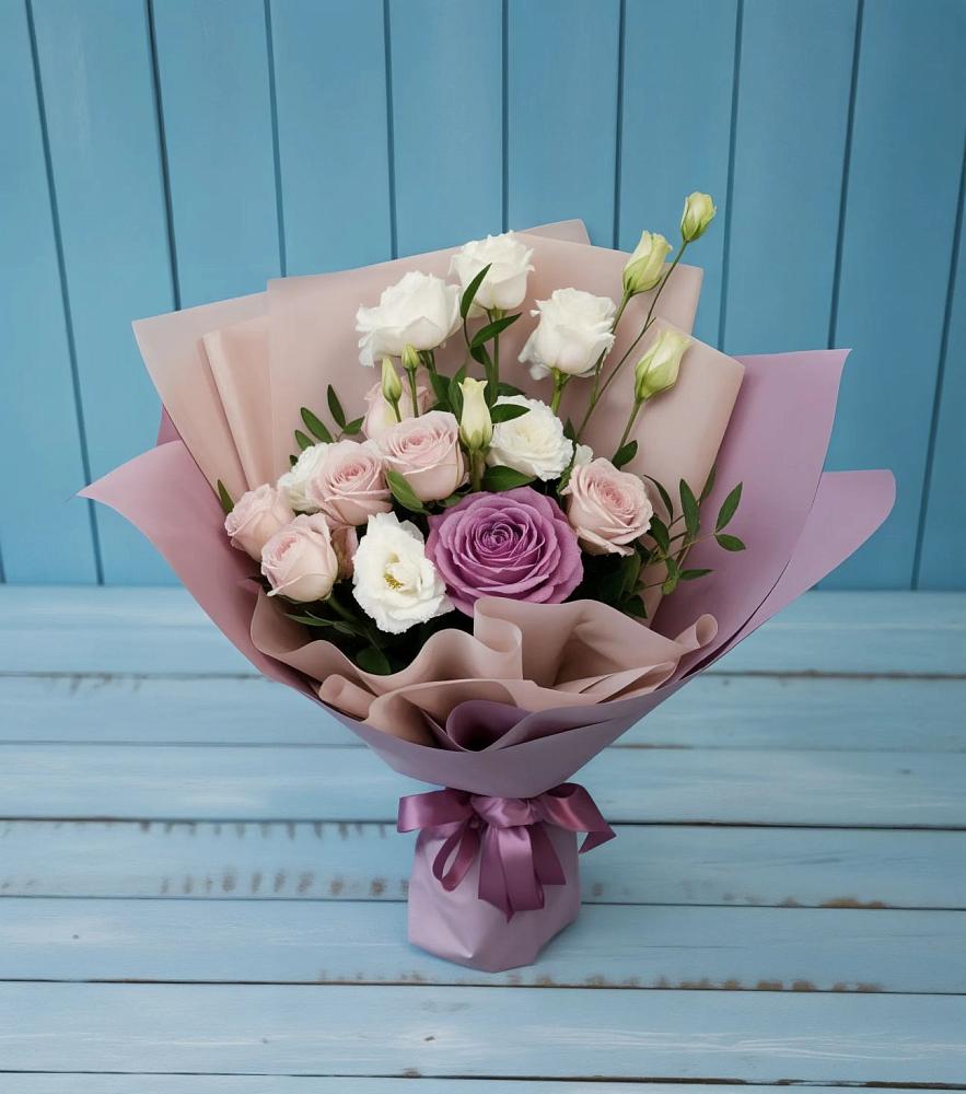 Букет цветов из: Розы и Лизиантусы в Николаевске-на-Амуре