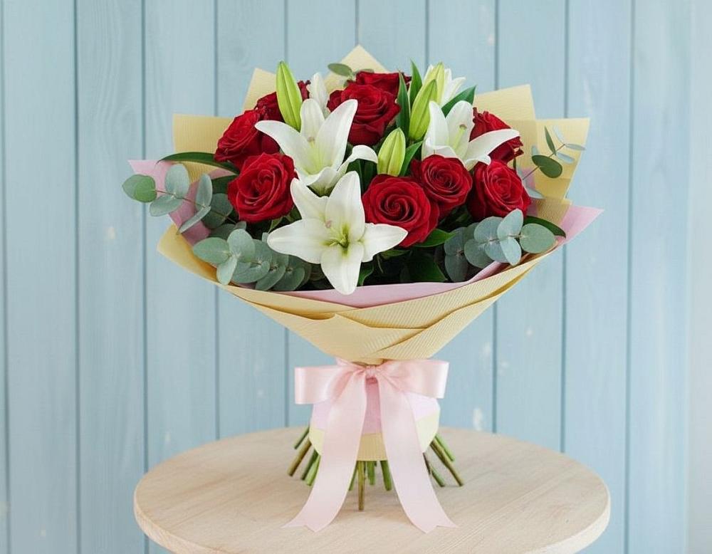 Букет цветов из: Лилии и Розы в Николаевске-на-Амуре